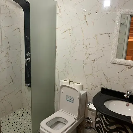 Universi Hotel 3*