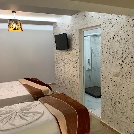 Universi Hotel 3*